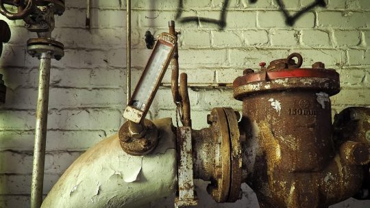 Éviter les odeurs désagréables des canalisations : solutions efficaces