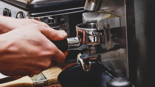 Comment entretenir et nettoyer efficacement votre machine à café professionnelle automatique ?