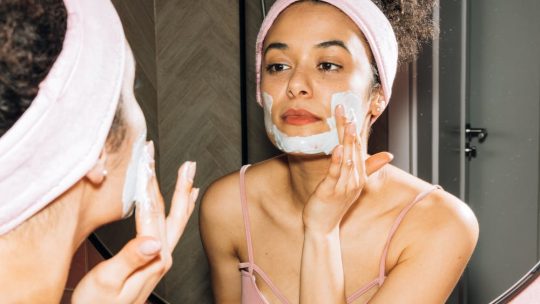Masque visage express : un coup d&rsquo;éclat en 5 minutes