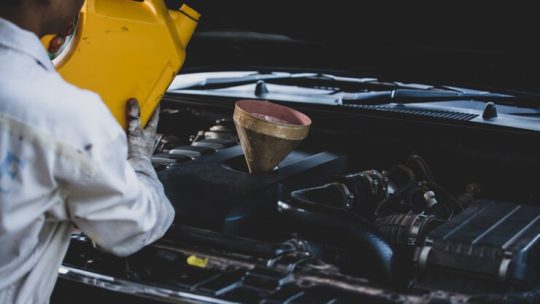 12 outils nécessaires pour une vidange automobile