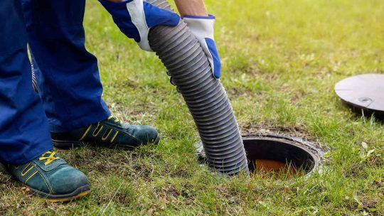 Les critères clés pour choisir une entreprise de vidange de fosses septiques fiable