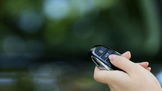 Comment choisir le meilleur système d&rsquo;électronique embarquée pour votre voiture ?