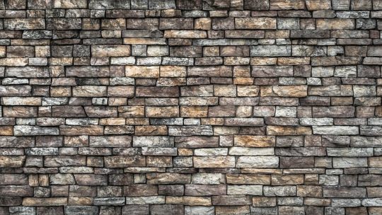 Conseils pratiques pour construire un mur de soutènement solide