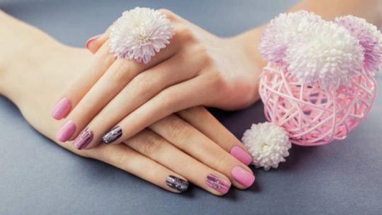 Des ongles qui racontent des histoires : l&rsquo;art de la manucure