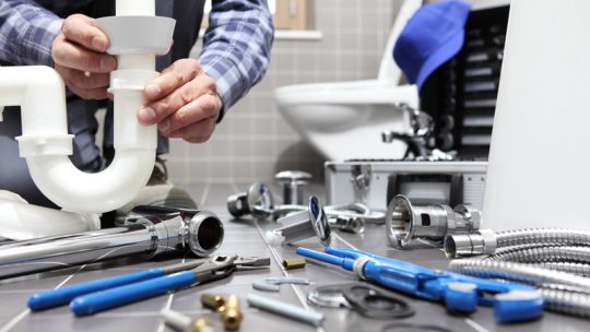 Quelles sont les meilleures pratiques pour améliorer la gestion des opérations dans une entreprise de plomberie?
