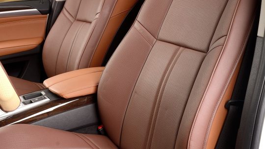Personnaliser la sellerie de votre voiture : tendances et conseils