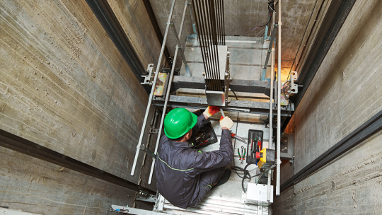 Installer un ascenseur à domicile : avantages, coûts et processus