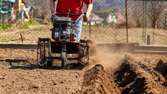 Les meilleures machines à travailler le sol : Comparatif et avis