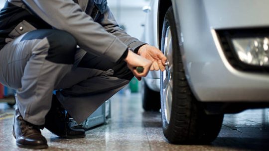 Pourquoi confier le montage de vos pneus à un professionnel ?