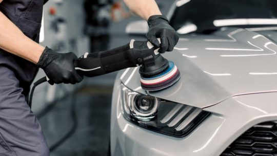 Pourquoi le polissage régulier prolonge la vie de votre carrosserie