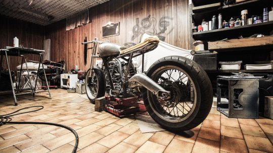 Quels sont les signes indiquant qu&rsquo;il est temps de changer un pneu de moto ?