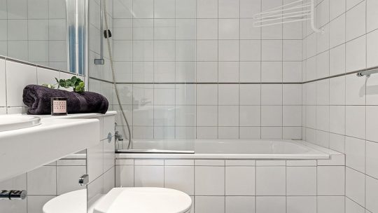 Créer une salle de bains clé en main : guide complet et astuces pratiques