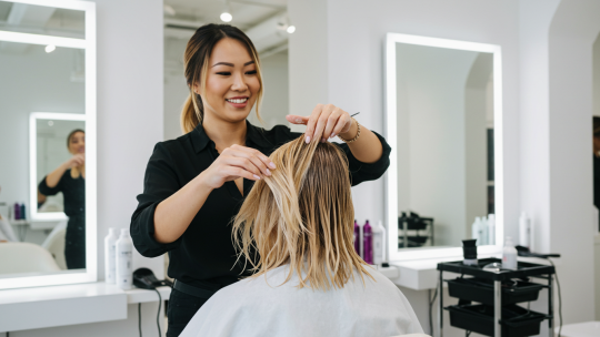 Le traitement à la kératine : une solution pour des cheveux lisses et brillants