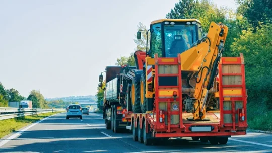 Choisir une remorque porte engins sur mesure : les critères clés à considérer