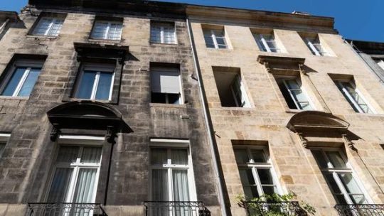 Façade noircie ? Voici les meilleures techniques de nettoyage