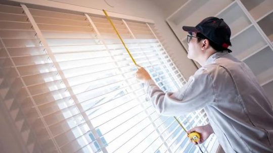 Stores sur mesure : comment bien les installer chez soi