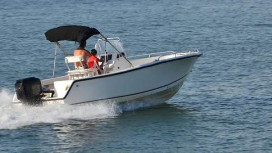 Comment choisir un moteur neuf adapté à votre bateau ?