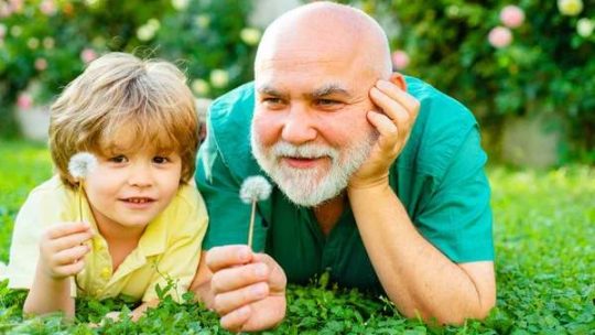 Vieillir en bonne santé : astuces pour rester actif et heureux
