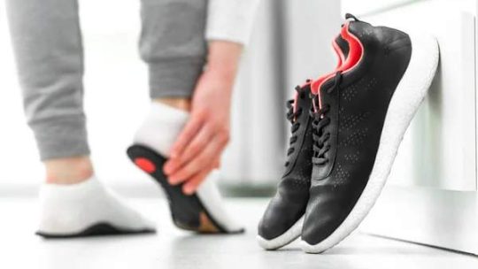 Du confort au style : les atouts des chaussures orthopédiques sur mesure
