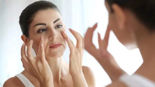 À quel âge commencer une routine anti-âge ? Les gestes essentiels à chaque décennie