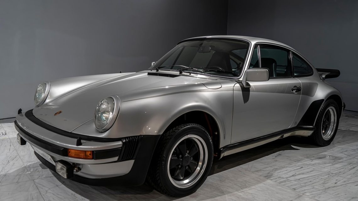 Finition brillante sur carrosserie blanche : le défi du detailing