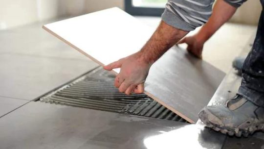Préparation support carrelage : comment vérifier les carreaux qui sonnent creux ?