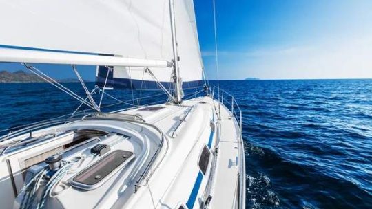 Hivernage des voiles : rinçage, séchage et pliage sans faux plis