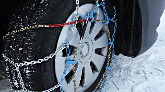 Dépôt au garage chez un spécialiste pneus : la saison hivernale