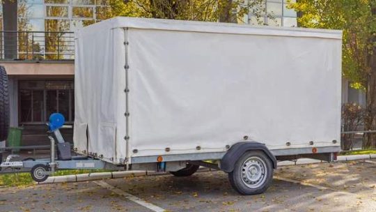 Protection de la pièce industrielle : bâche ou caisse bois