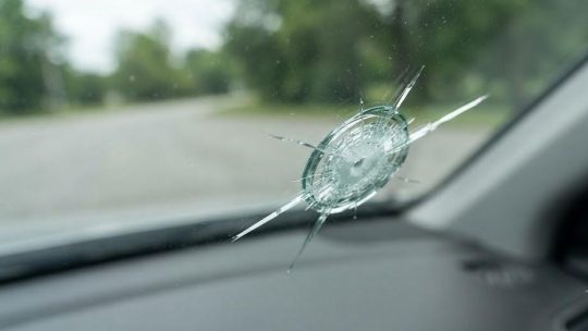 Pourquoi un impact sur le pare-brise ne doit jamais être ignoré ?