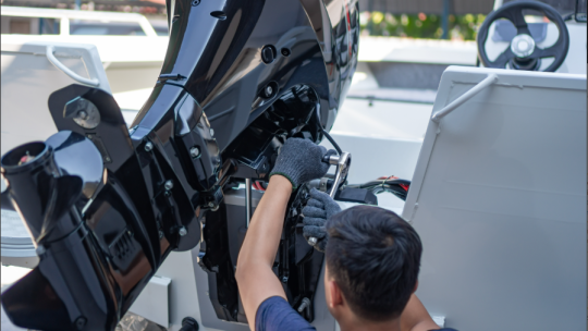 Transition écologique en mer : pourquoi passer au moteur hybride ou électrique ?