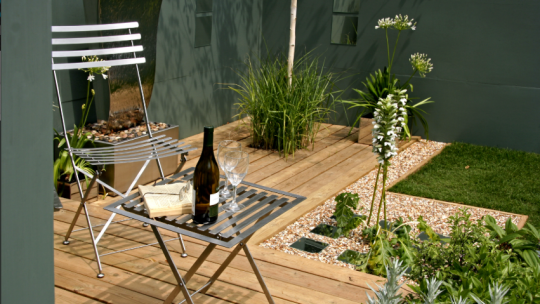 Terrasse en pin autoclave : résistance à l&rsquo;humidité, aux insectes et aux UV