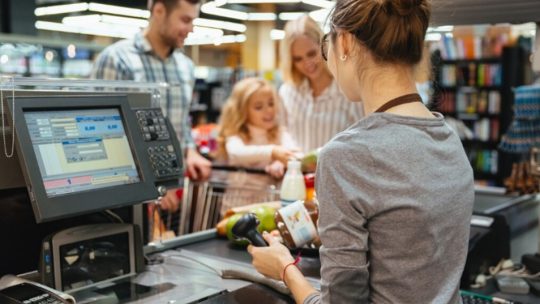 Solution de caisse enregistreuse : pourquoi l&rsquo;écran client booste les ventes additionnelles ?
